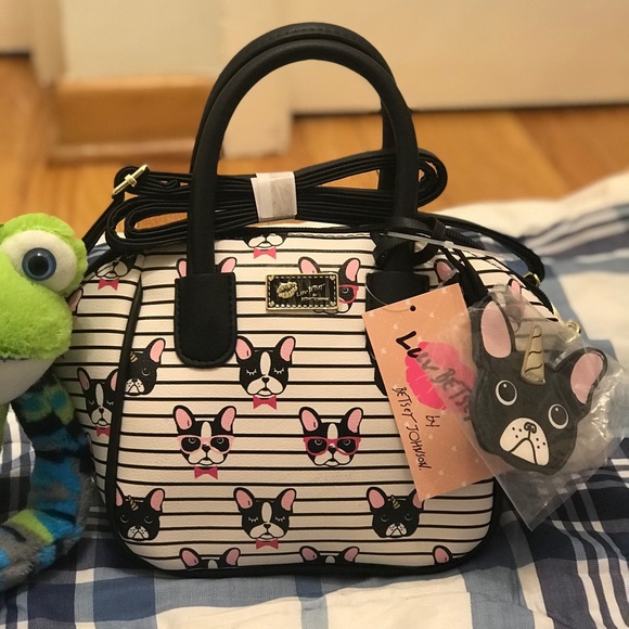 Betsey Johnson Handbags - ‼️LAST CHANCE SALE‼️BETSEY JOHNSON CROSSBODY